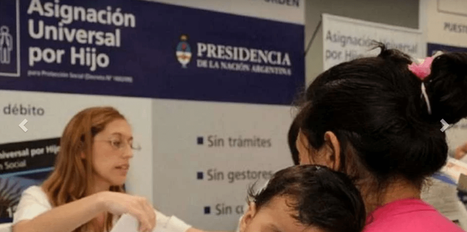 Los beneficiarios de AUH cobrarán $ 6360.- adicionales