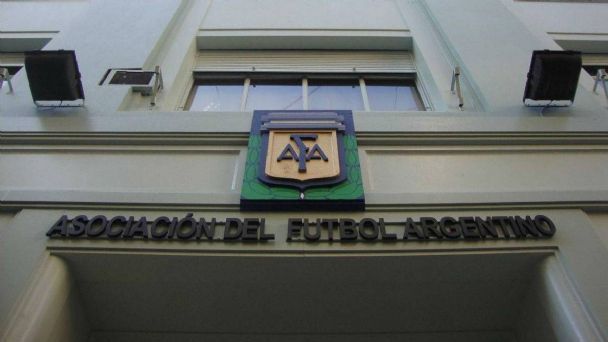 Desde AFA, suspendieron el fútbol de todas las categorías.