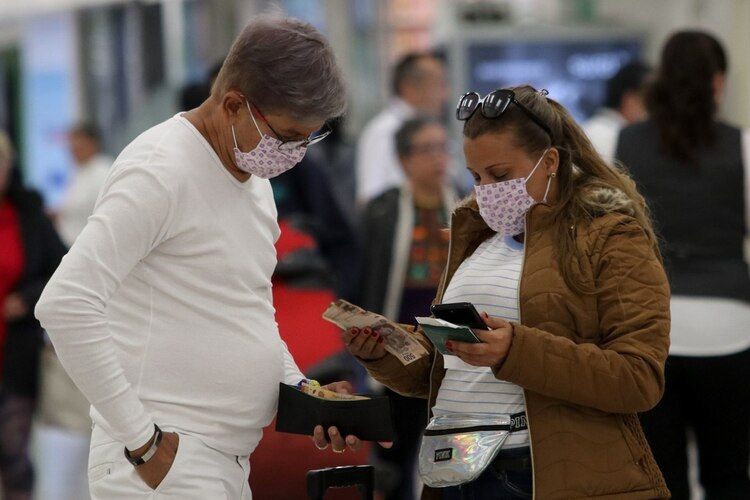 Aclaremos las cosas. Cómo se transmite el coronavirus, y cómo no.