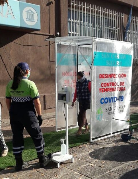 Instalaron túneles de desinfección en San Carlos