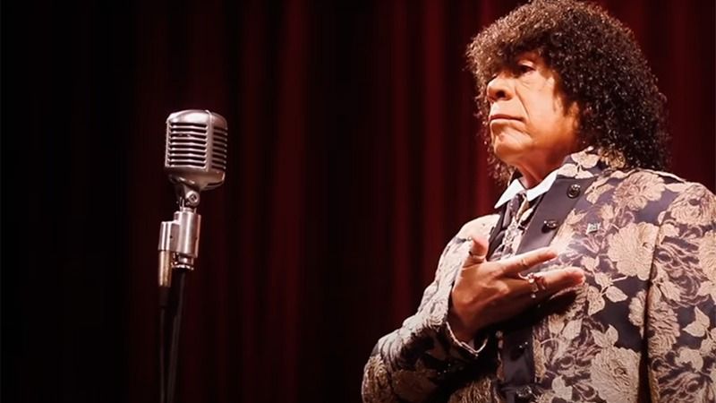 En el día de la Independencia, el himno por «La Mona» Jiménez.
