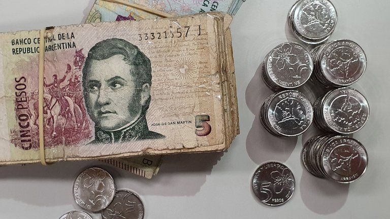 Billetes de 5 pesos : se volvió a prorrogar el plazo para canjearlos y el Banco Central  avisó hasta cuándo se puede usar.