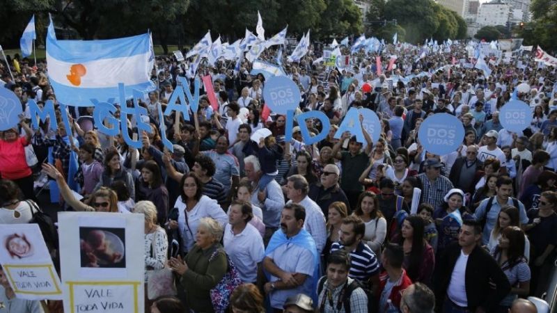 Católicos y Evangelistas juntos contra el aborto.