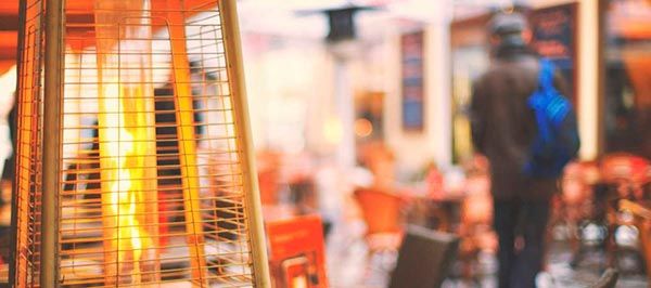 Lanzarán créditos para que bares y restaurantes compren equipos de calefacción y puedan trabajar al aire libre
