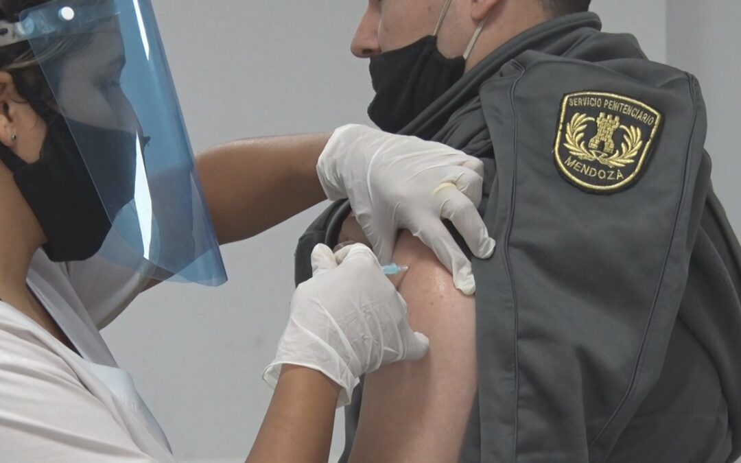 Coronavirus. Continúa la campaña de vacunación  a policías y penitenciarios
