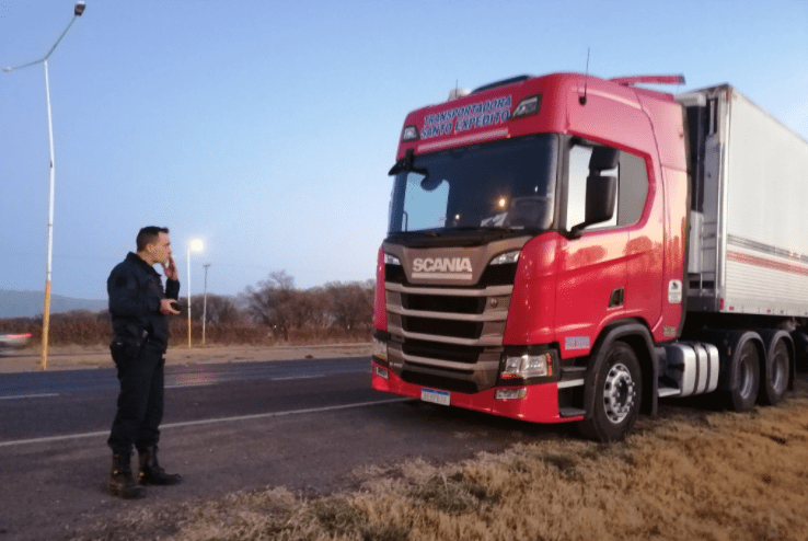 Policías en acción, un Comisario evitó una tragedia.