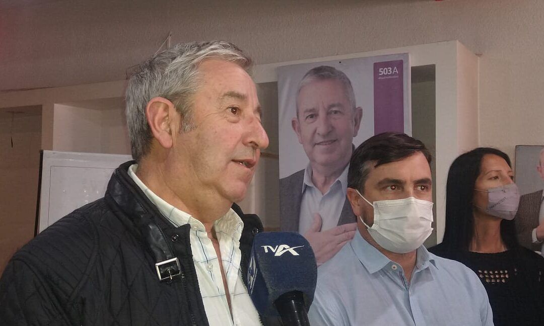 Julio Cobos en Tunuyán, respaldo a los candidatos, caminata y fuertes conceptos.