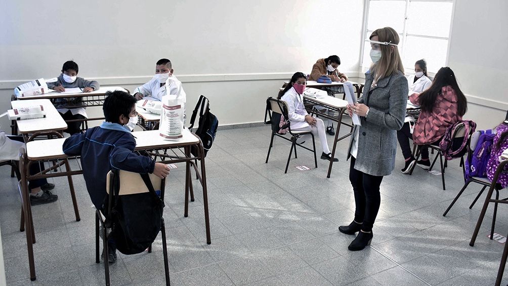 Mendoza reanuda las clases presenciales plenas en el nivel secundario