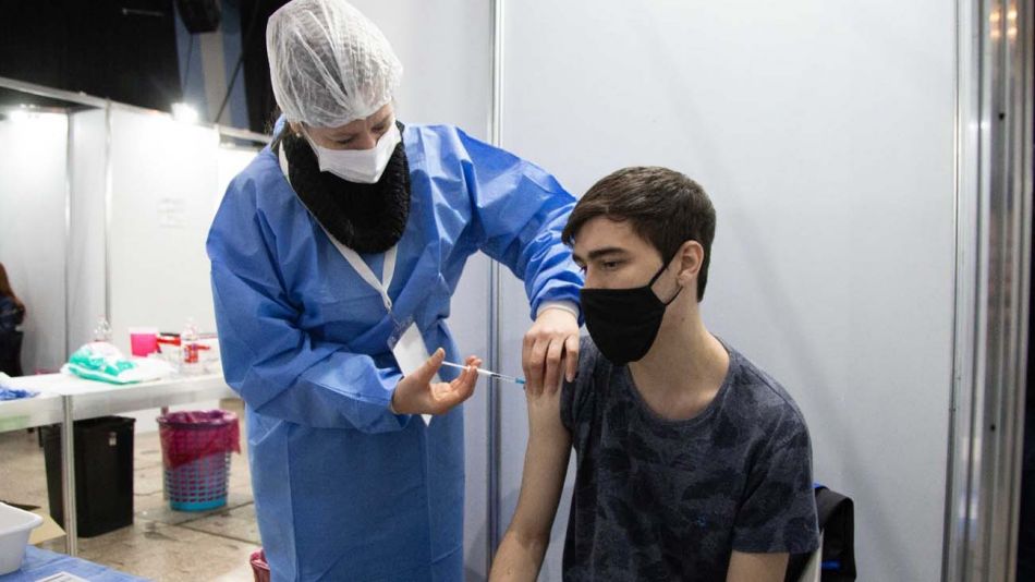 Vacunación COVID-19: desde hoy está  habilitado el segundo refuerzo para mayores de 18 años