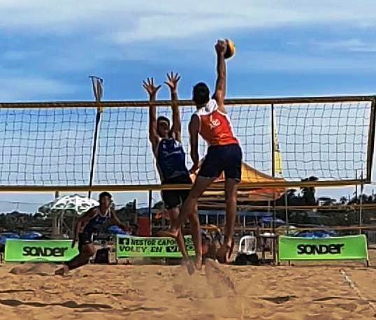 El beach voley de Tunuyán en lo mas alto del podio nacional.