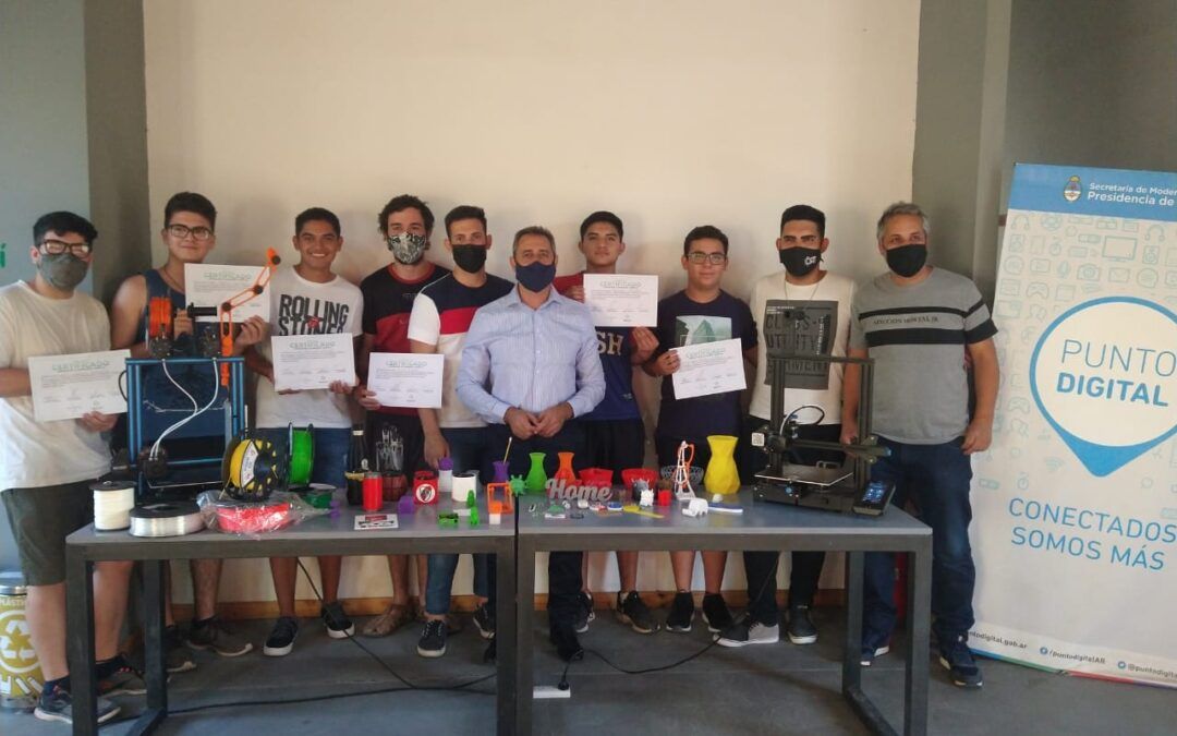 Jóvenes de San Carlos se capacitaron en 3D
