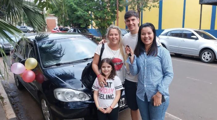 Historias del corazón, cambió su auto por una moto para ayudar a una nena discapacitada