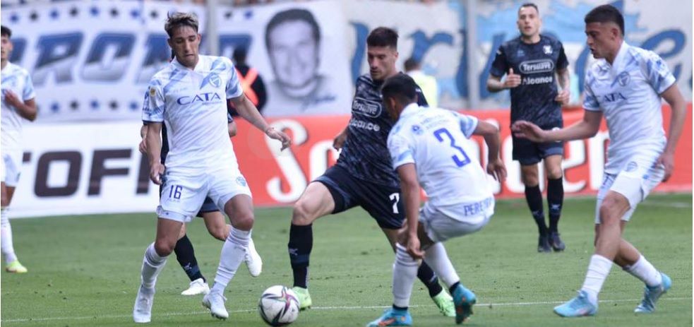 El Tomba venció por penales a Belgrano y está en cuartos de final de Copa Argentina