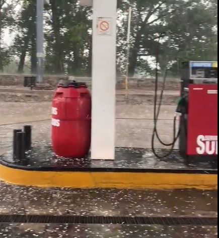 Ahora, granizo en Pareditas