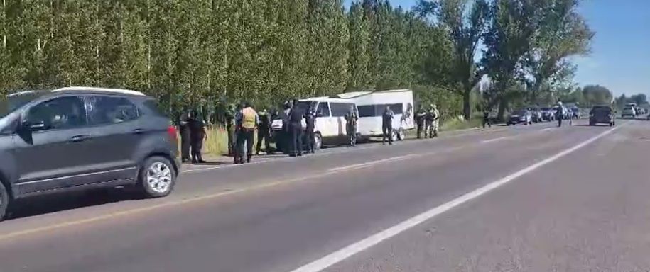 Insólito, en San Carlos se atrincheró en su combi 