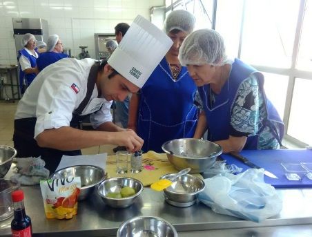 Restaurante en Buenos Aires solo contrata adultos mayores para trabajar