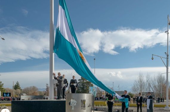 En la “Rotonda de la Bandera” de San Carlos se realizó el homenaje a Belgrano