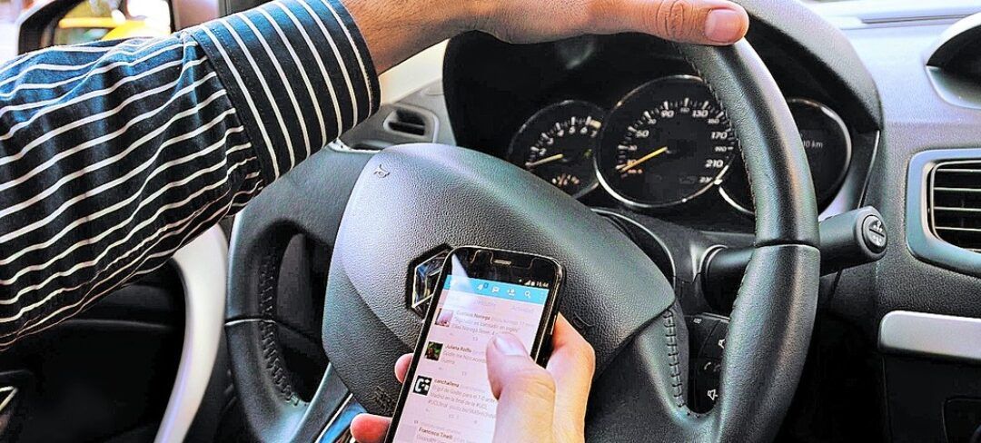 Propuesta para celulares al volante. Con manos libres, se podría usar