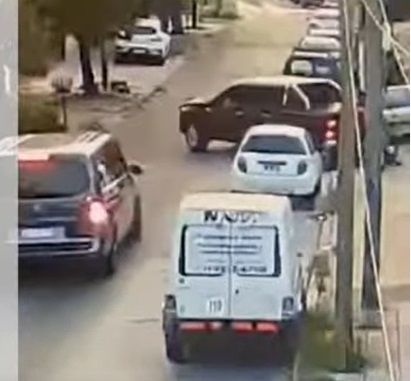 VIDEO: Atropelló y mató a un ladrón que le robó a su suegro