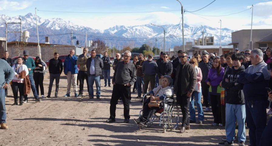 Nueva entrega de viviendas, ahora en el barrio «Los Viñedos», de La Consulta