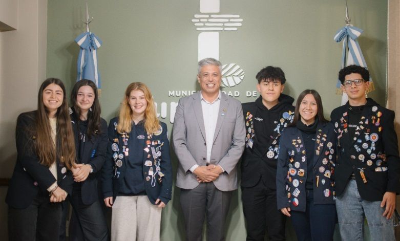 Gustavo Aguilera distinguió a jóvenes becarios del Valle de Uco