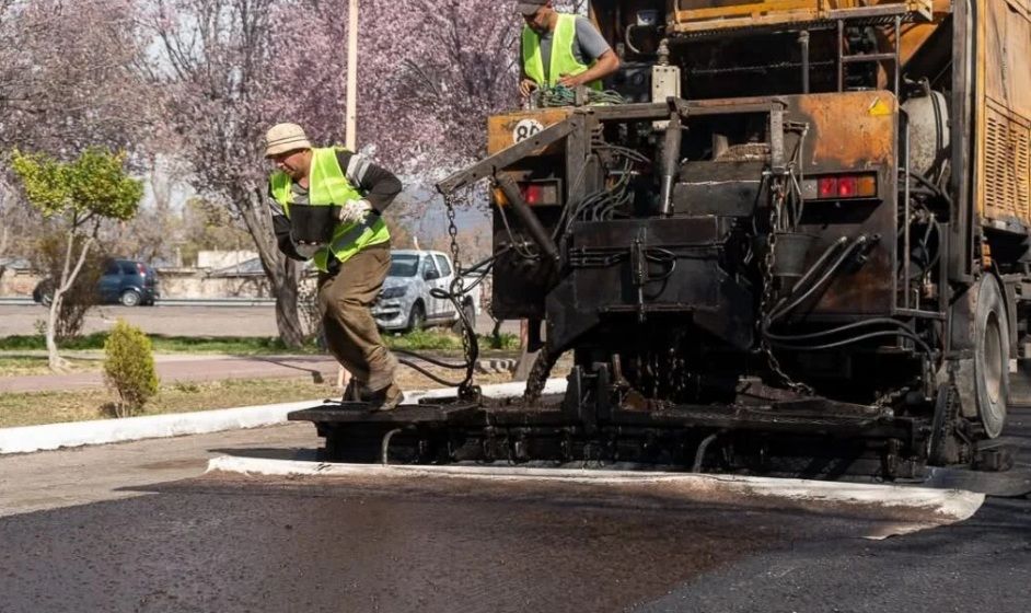 San Carlos trabaja en la infraestructura vial del departamento.