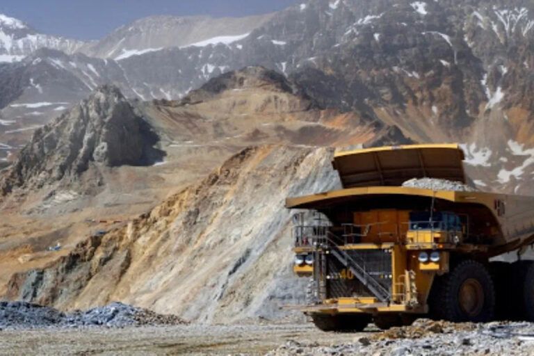 Cornejo propone una nueva ley, para compartir con los intendentes las regalías mineras