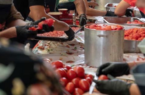 Cómo prevenir el riesgo de las conservas caseras de tomate