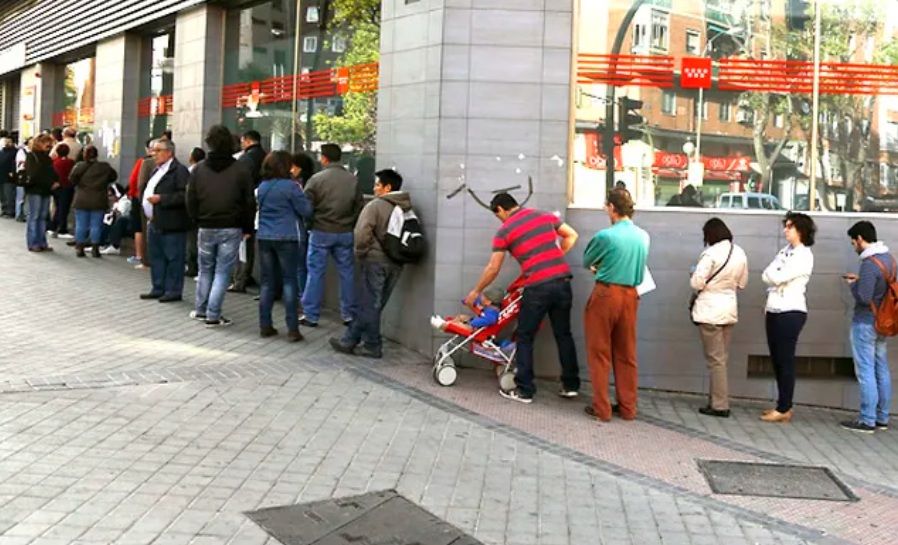 Seis meses en baja en el país y récord de despidos, en el empleo asalariado