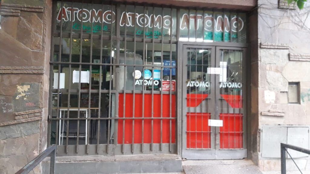  Por mostrar precios distintos en góndola y caja, multaron al Atomo