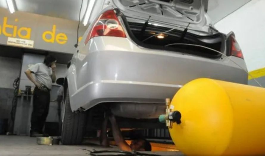 Aumenta la nafta y, crece la conversión de autos a GNC