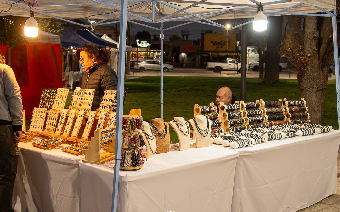 Exitosa edición de la «Feria de Artesanos» en la plaza de La Consulta