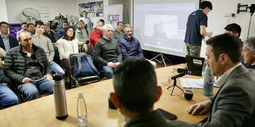 Campaña 2027. Luis Petri estuvo en  la Cámara de Comercio de Tunuyán
