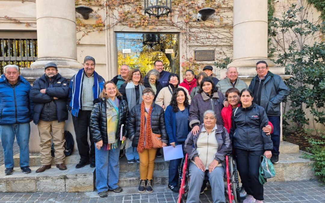 San Carlos se ocupa de la salud visual de sus adultos mayores
