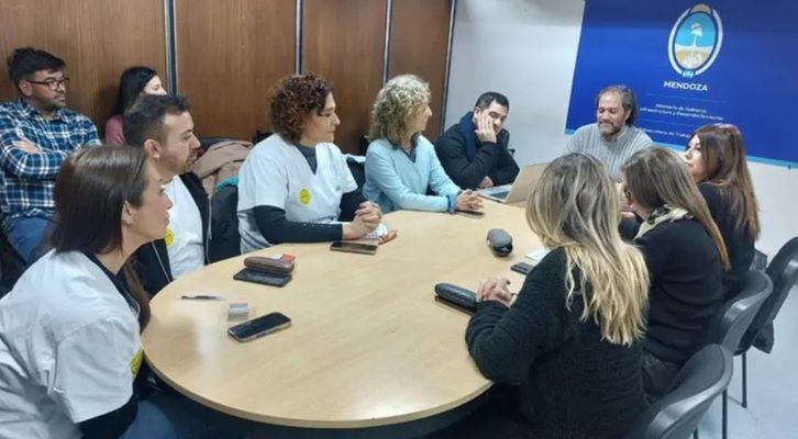 Conflicto salarial en la Salud Pública mendocina. El Gobierno ofrece y Ampros no acepta